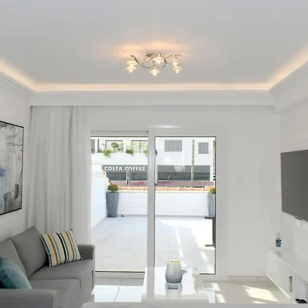 Apartment 2 Bedroom Apartment, Semeli Complex- By Noma Stays Cyprus Paphos