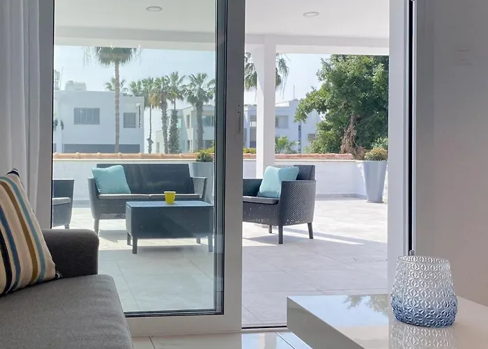 2 Bedroom Apartment, Semeli Complex- By Imh Travel & Tours * Paphos