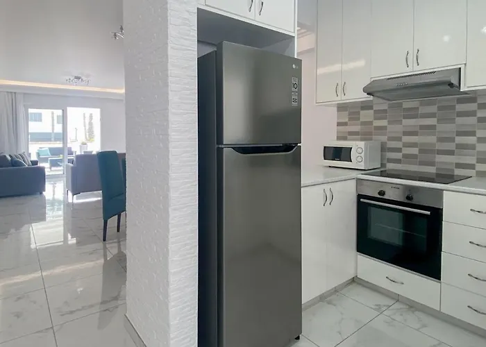 2 Bedroom Apartment, Semeli Complex- By Imh Travel & Tours アパート *